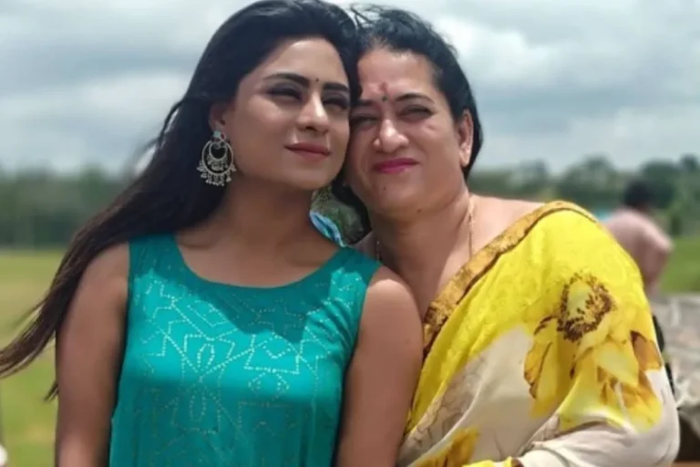 Deepika-Das-with-mother-2024-11-3e74d727fc72da81748b3ea4cec7806e-3x2