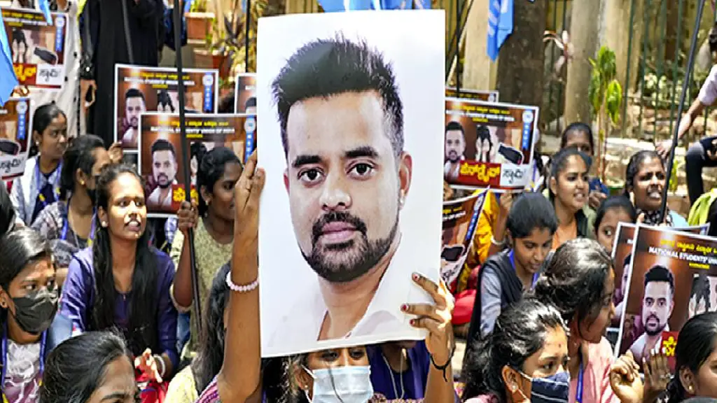 Prajwal Revanna (5)
