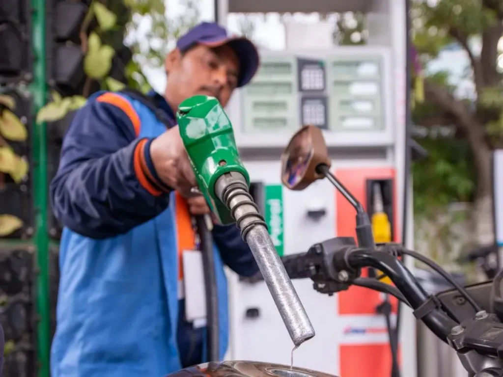 1724753995_1723394087_Petrol-Diesel-1-2024-06-02b6603eb37213769c18ebe73a4f1ac7