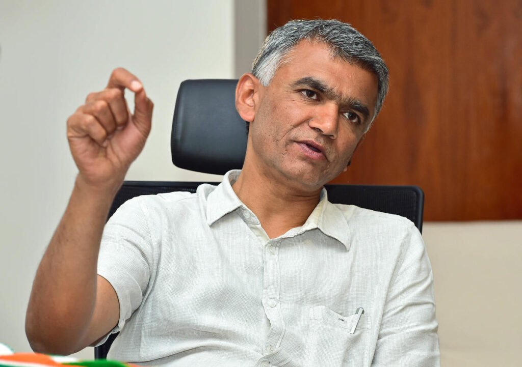 prajavani_import_sites_pv_files_article_images_2020_06_19_krishna-bhairegowda1592574564