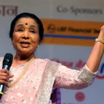 Indian-Bollywood-playback-singer-Asha-Bhosle-performs-in-Mumbai-April-2014