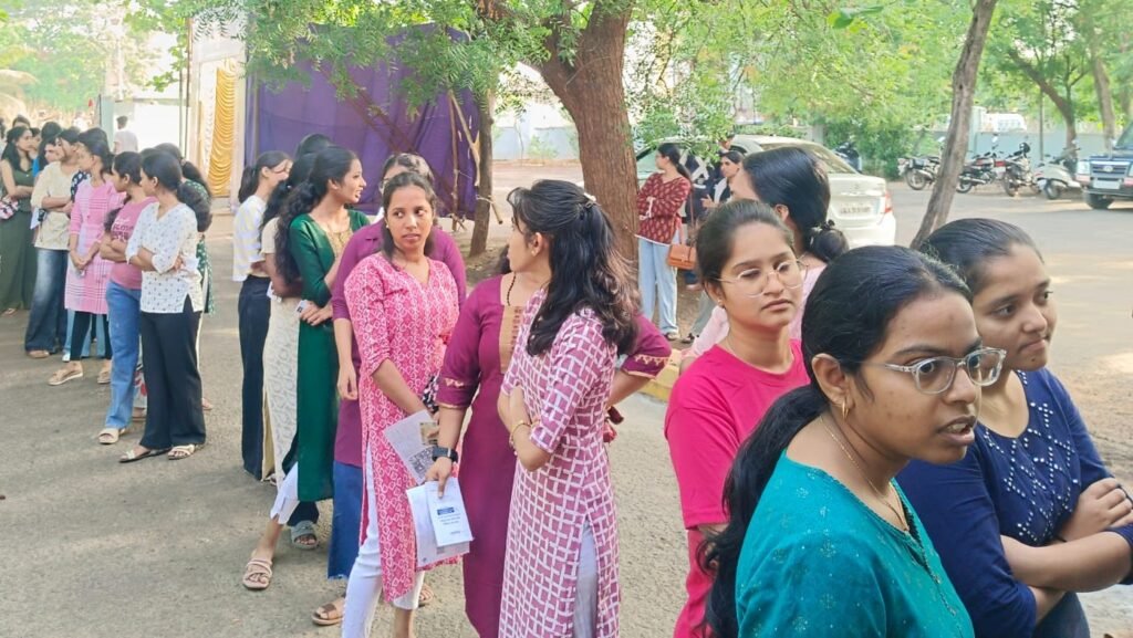 prajavani_2026-04-09_hklnxwqn_Davanagere-Voting-01